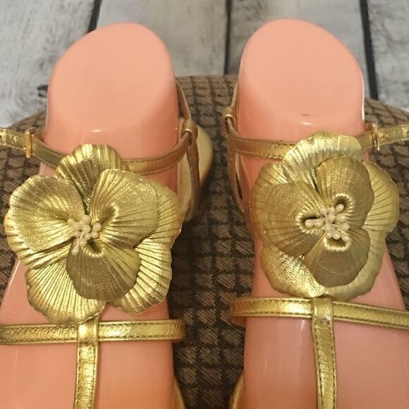 NWOB 8.5 Gold Thong Sandals KATE SPADE.  Ret: $295 - Picture 3 of 6